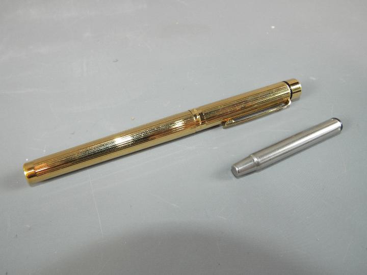 A boxed Sheaffer fountain pen with 14ct gold nib. - Image 2 of 3