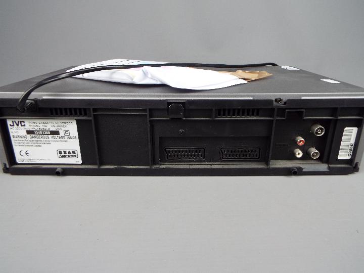 A JVC Hi Fi VHS Video Cassette Player / Recorder, model HR-J665 B.E.S.T Picture System. - Image 5 of 6