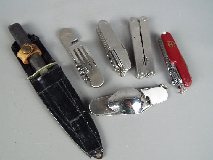 A collection of knives, penknives and multitools.