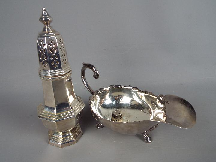 A mixed lot of metalware to include, plated ware, brassware and pewter. - Image 4 of 6