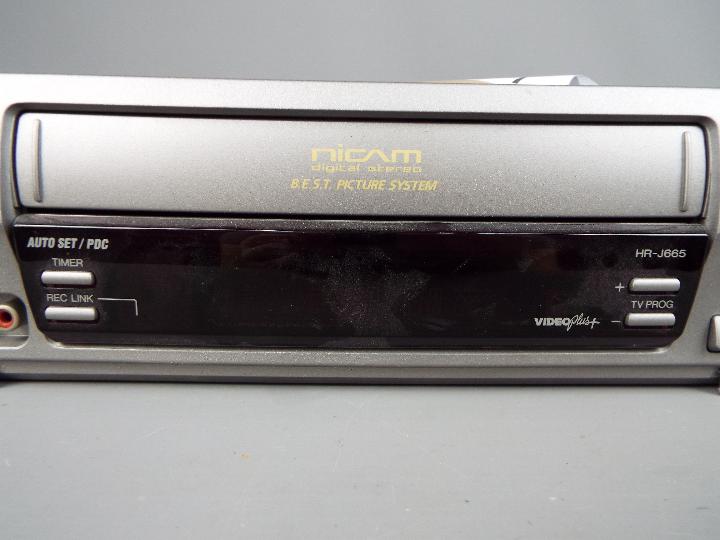 A JVC Hi Fi VHS Video Cassette Player / Recorder, model HR-J665 B.E.S.T Picture System. - Image 4 of 6