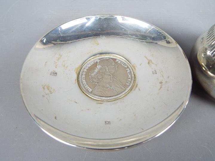 A George V silver hallmarked bowl with pierced decoration, - Image 4 of 4