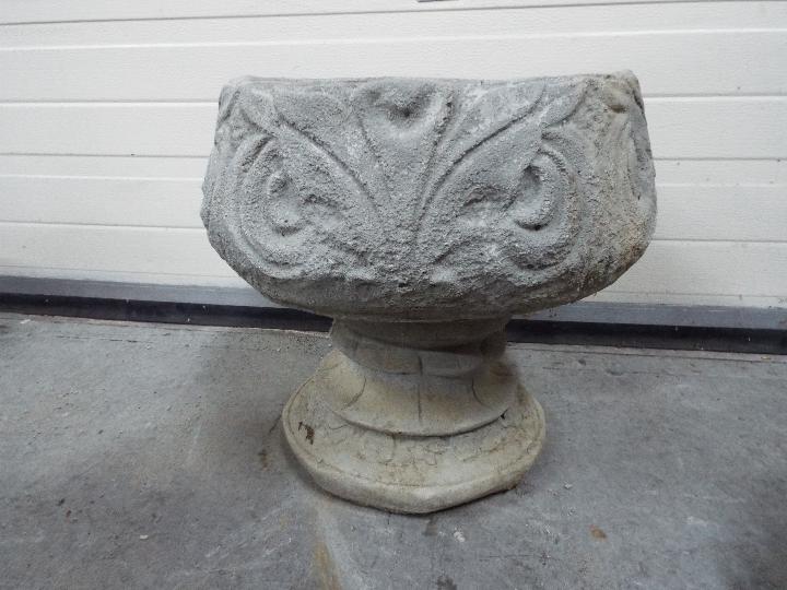 Garden Stoneware - A reconstituted stone Fleur De Lis urn garden planter depicting the stylized 3 - Image 2 of 2