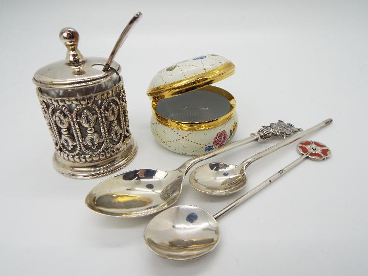 A mixed lot of collectables to include mineral samples, Oriental figurines, silver souvenir spoons, - Image 8 of 9