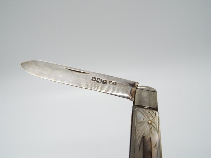 Two George V silver and mother of pearl folding knives, both Sheffield assay, - Image 8 of 11