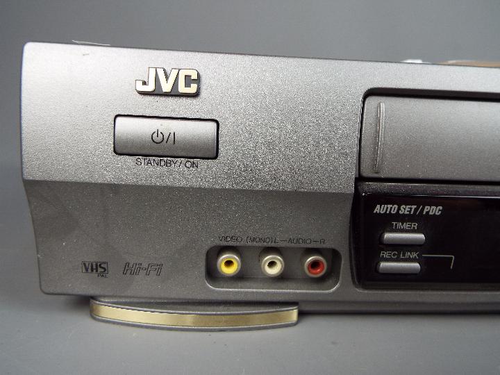 A JVC Hi Fi VHS Video Cassette Player / Recorder, model HR-J665 B.E.S.T Picture System. - Image 2 of 6