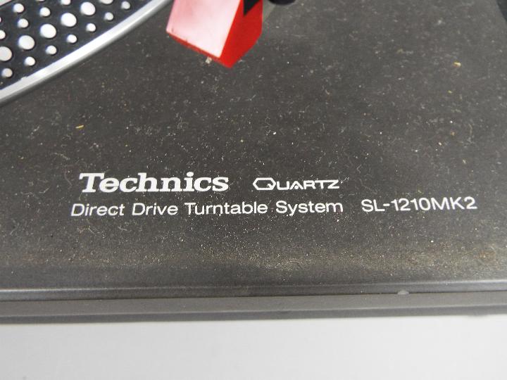 A Technics quartz direct drive turntable system, model SL 1210 Mk2. - Image 5 of 6