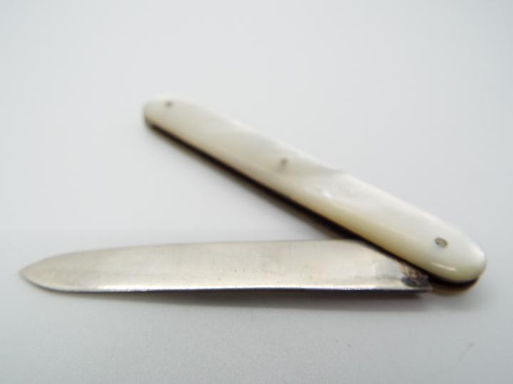 Two George V silver and mother of pearl folding fruit knives, - Image 7 of 7