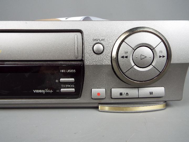 A JVC Hi Fi VHS Video Cassette Player / Recorder, model HR-J665 B.E.S.T Picture System. - Image 3 of 6