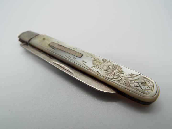 Two George V silver and mother of pearl folding knives, both Sheffield assay, - Image 5 of 11