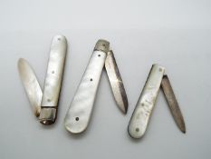 Three silver and mother of pearl folding fruit knives, two Edward VII examples,