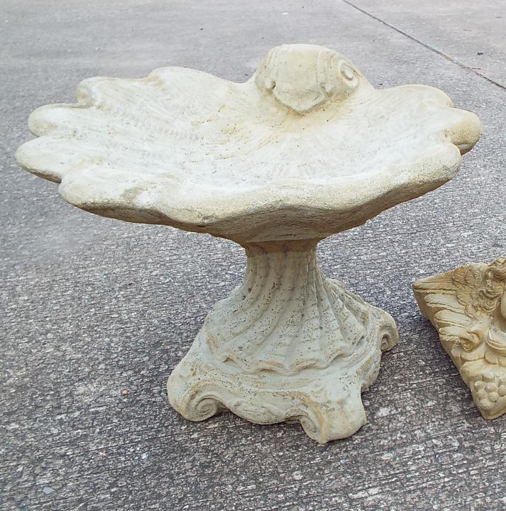 Garden Stoneware - A reconstituted stone bird bath in the form of a large clam shell top and a - Image 2 of 2