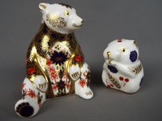 Royal Crown Derby - A Royal Crown Derby paperweight Imari Honey Bear, approximately 10 cm (h) ,