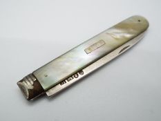 A George III silver and mother of pearl folding fruit knife, Sheffield assay 1819,