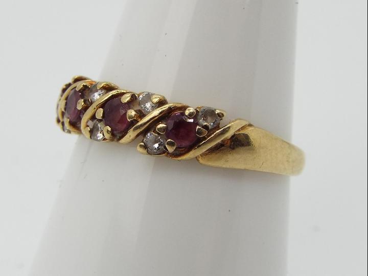 9ct Gold - a 9ct yellow gold stone set ring, size O½, approx weight 2.07 grams all in. - Image 2 of 2