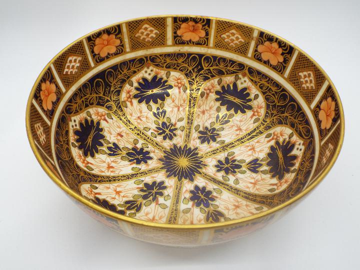 Royal Crown Derby - A Royal Crown Derby bowl in the 'Old Imari' pattern, stamped to the base, - Image 2 of 5