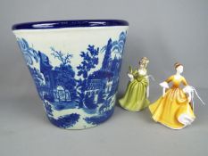 A large Victoria Ware Ironstone blue and white jardiniere or planter,