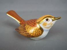 Royal Crown Derby - A Royal Crown Derby paperweight in the form of a nightingale with gold