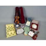 Lot to include two powder compacts one a Stratton example with inset Wedgwood jasperware plaque,