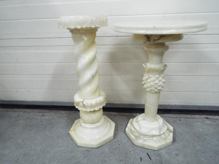 An alabaster plant stand and side table, largest approximately 6 cm (h). - Image 2 of 2