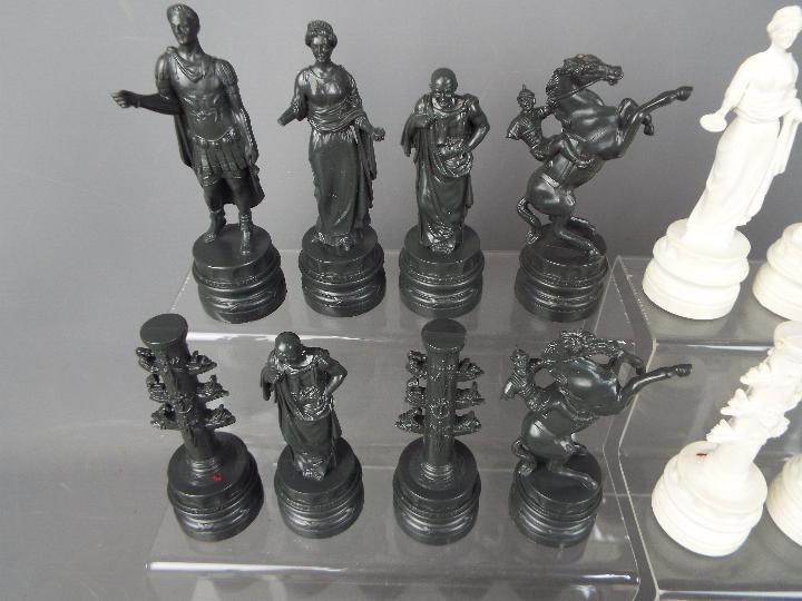 Chess Set - A vintage Classic Games chess set, Edition I Ancient Rome 264 B.C - 14 A. - Image 3 of 4