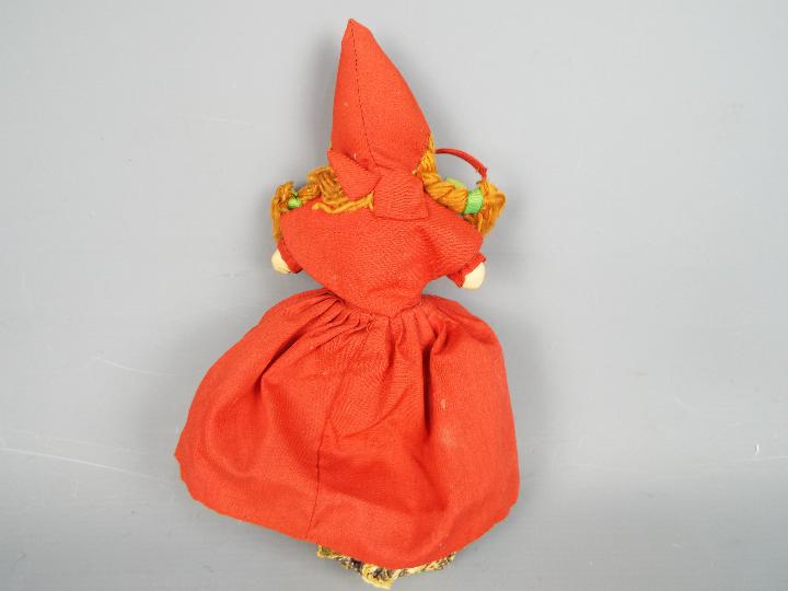 Vintage Topsy Turvy doll. Three heads- Red Riding Hood/Grandma/Wolf. Good condition. - Image 6 of 6