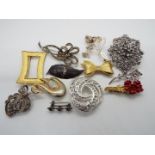 Twelve assorted brooches