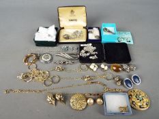 Silver - a quantity of silver jewellery to include a ring, brooches,