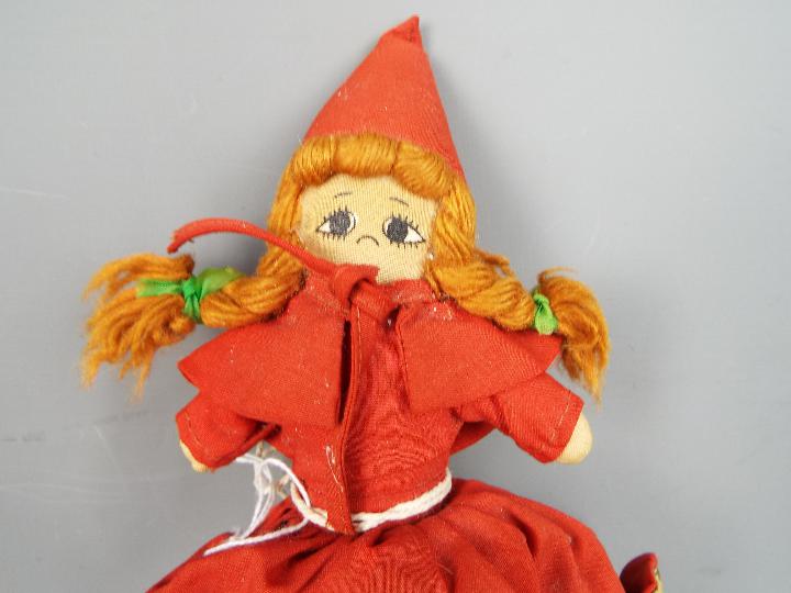 Vintage Topsy Turvy doll. Three heads- Red Riding Hood/Grandma/Wolf. Good condition. - Image 2 of 6