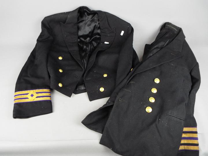 A collection of merchant navy jackets with insignia. - Bild 5 aus 5