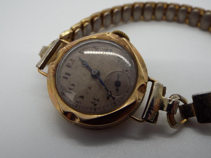 A lady's Victorian dress watch with expanding wrist strap, stamped 375 to the watch case. - Image 3 of 3