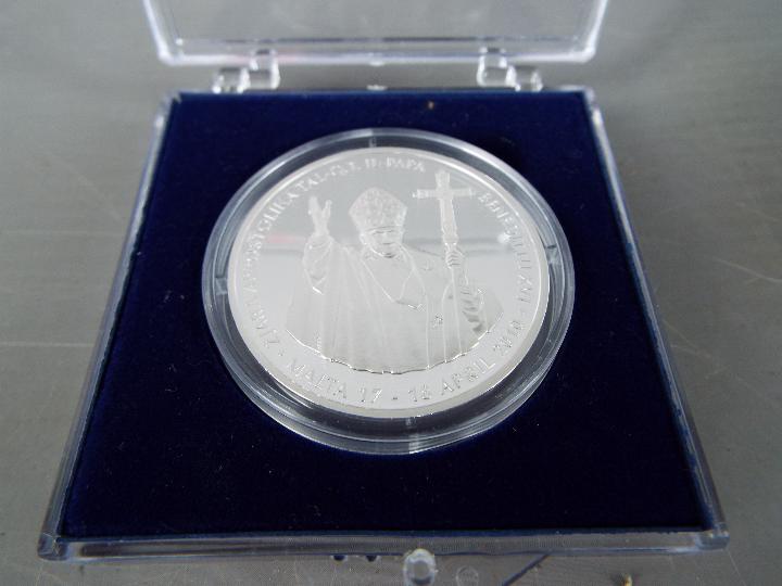 Four silver proof coins of Maltese issue, all encapsulated and contained in presentation cases. - Image 4 of 5