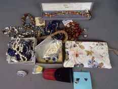 Costume Jewellery - a mixed lot of costume jewellery to include silver 925 brooch, bracelets,