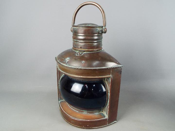 Nautical - A pair of copper, ship's navigation lights, approximately 39 cm (h) including handles. - Image 4 of 4