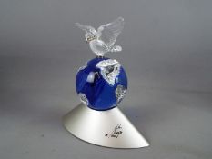 Swarovski - A Swarovski Crystal Millennium Edition paperweight in the form of a dove of peace