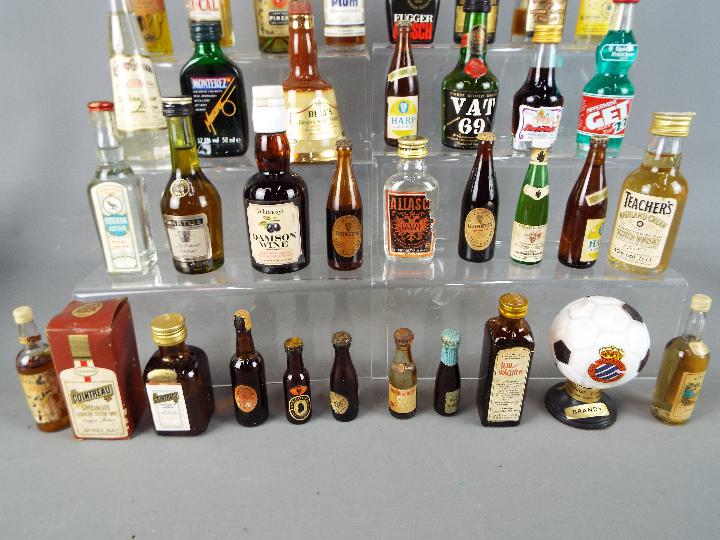 30 miniature bottles of whisky, gin, - Image 2 of 3