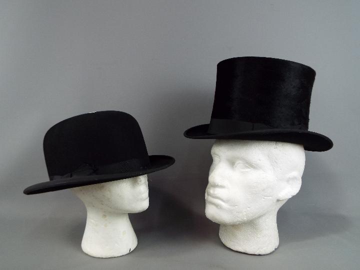 A G.A. Dunn silk top hat (internal measurements approximately 60 cm circumference, 20. - Image 2 of 2