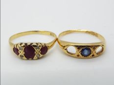 A hallmarked 18ct gold trilogy ring (A/F, two stones missing), size N+½,