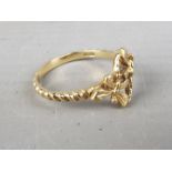 A 9ct gold ring with dragonfly decoration, size O+½, approximately 2.5 grams all in.