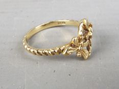 A 9ct gold ring with dragonfly decoration, size O+½, approximately 2.5 grams all in.