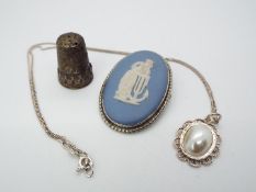 Lot to include a Wedgwood Jasperware and white metal oval brooch,