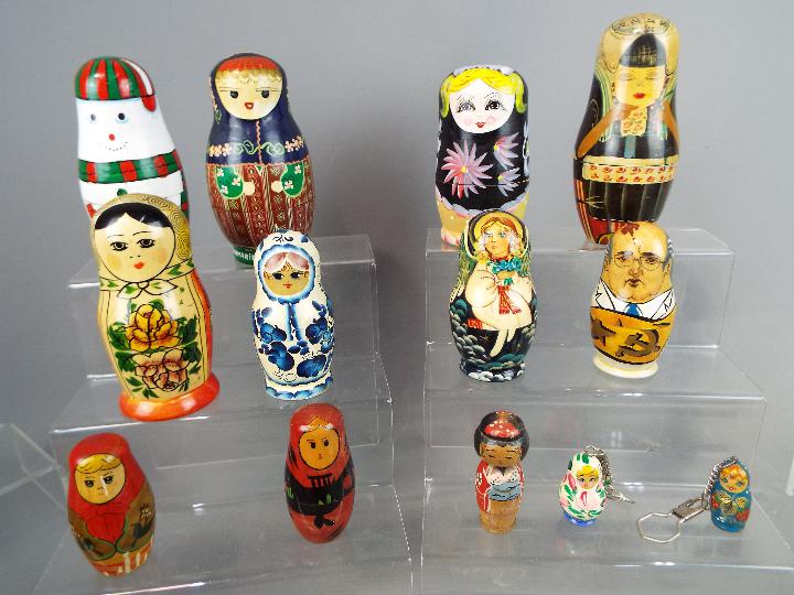 Russian Dolls - A large quantity of Russian dolls, various sizes and types. - Image 2 of 5