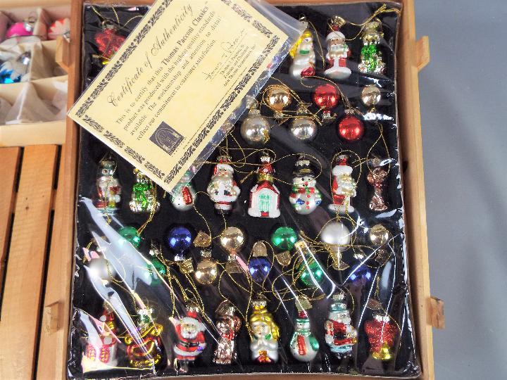 Thomas Pacconi hand blown Christmas ornaments in wooden box with certificate of authenticity - Image 2 of 3