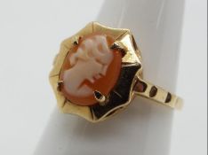 A 9ct yellow gold shell cameo ring, size N+½, approximately 2.95 grams all in.