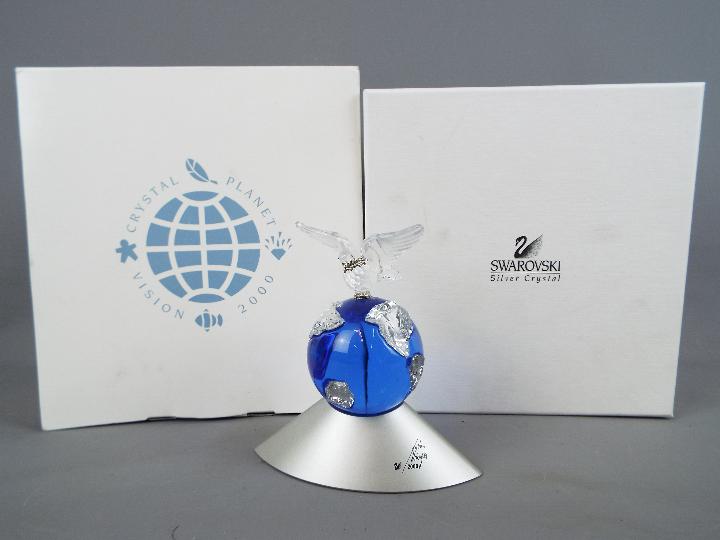 Swarovski - A Swarovski Crystal Millennium Edition paperweight in the form of a dove of peace - Image 2 of 2