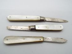 Three George V silver and mother of pearl folding fruit knives, all Sheffield assay,