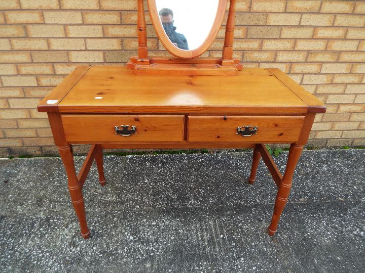 A dressing table and mirror, approximately 135 cm x 105 cm x 50 cm. - Image 3 of 3