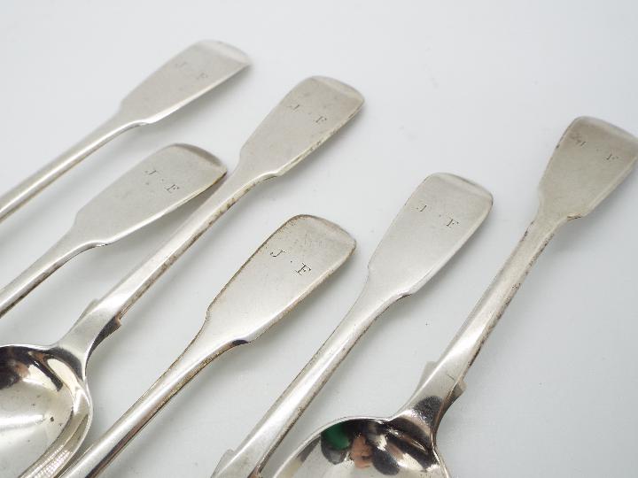 A set of six William III hallmarked silver fiddle pattern teaspoons, Exeter assay 1836, - Image 3 of 4