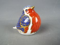 Royal Crown Derby - A paperweight in the form of a robin with gold stopper.