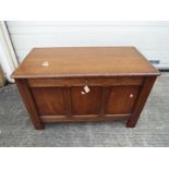 A good quality linen chest, approximately 61 cm x 95 cm x 49 cm.